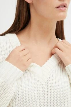 OXMO Basic Truien Trui Dames Wit 13 OXMO Basic Truien Trui Dames Wit -Chique Kleding Winkel b22fb8bad2eb2c3109543081e7421481